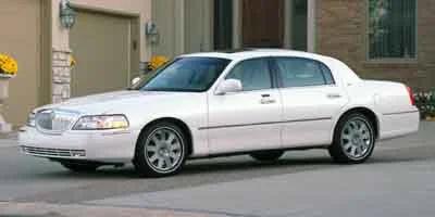 lincoln town car 2004 1LNHM83W24Y672277 image lincoln town car 2004 1LNHM83W24Y672277 image